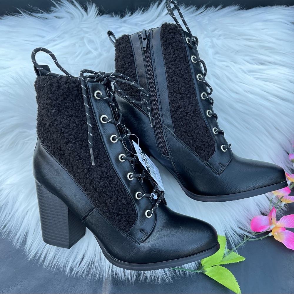 ankles booties black size 7 1/2 XOXO new.